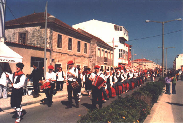 Dfil dans les rues de MIRA